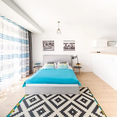 Raval - Light Blue